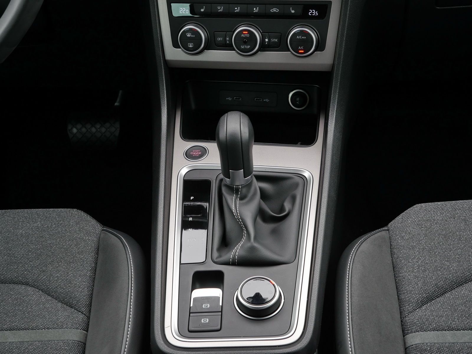 Seat Ateca Xperience 2.0 TDI LED*AHK*RFK*ACC*Navi