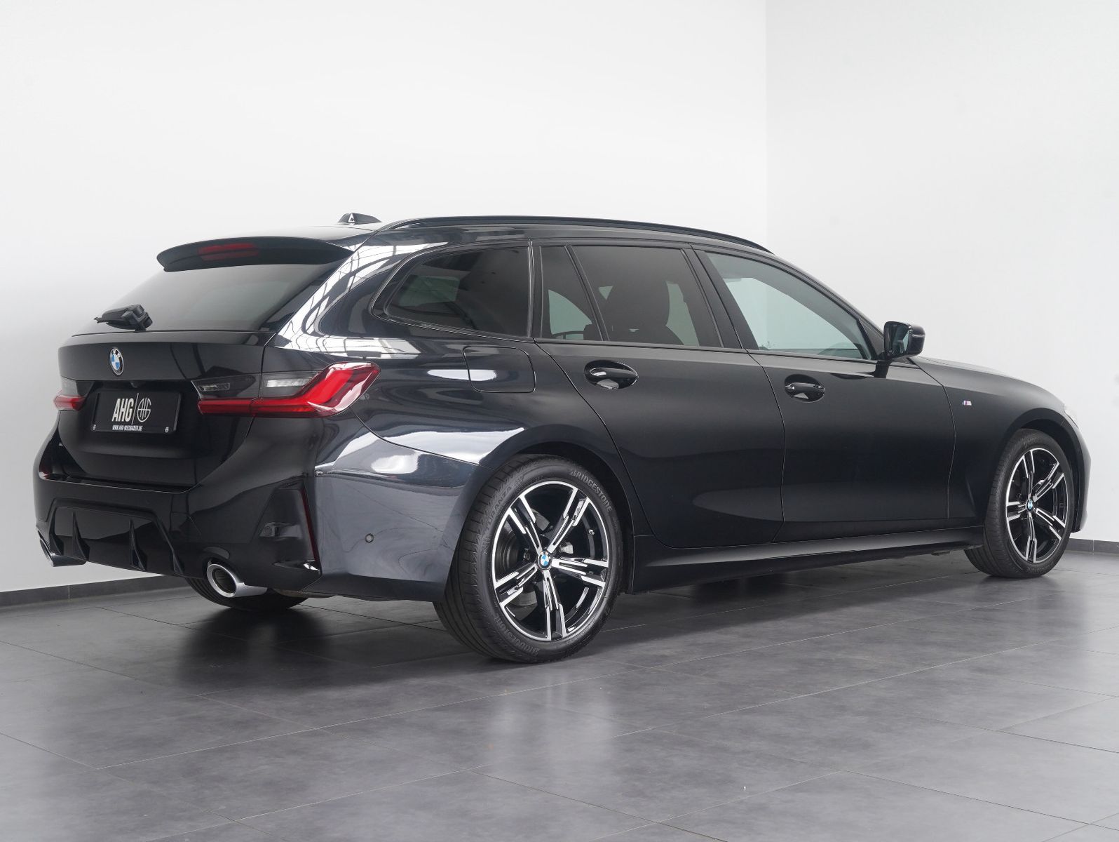 BMW 320 d xDrive Touring M Sport - Samsaru's Car Outlet