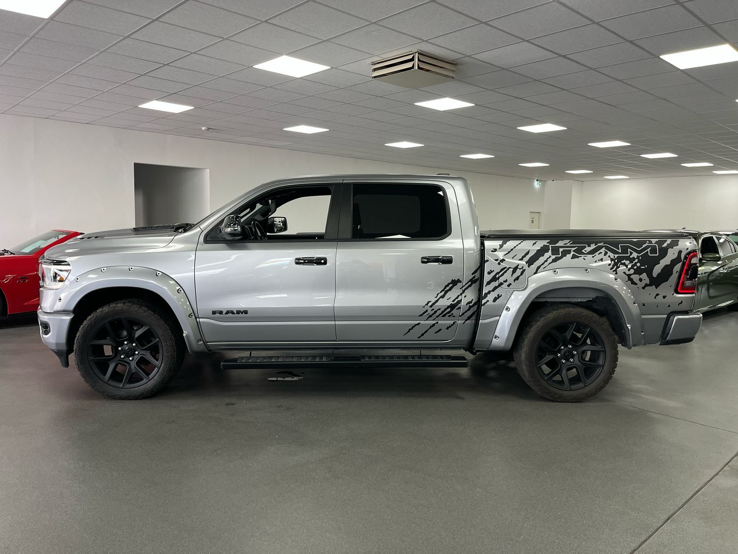Dodge RAM 5,7l V8 *LARAMIE/12 Zoll Display/LED/AHK/SHZ