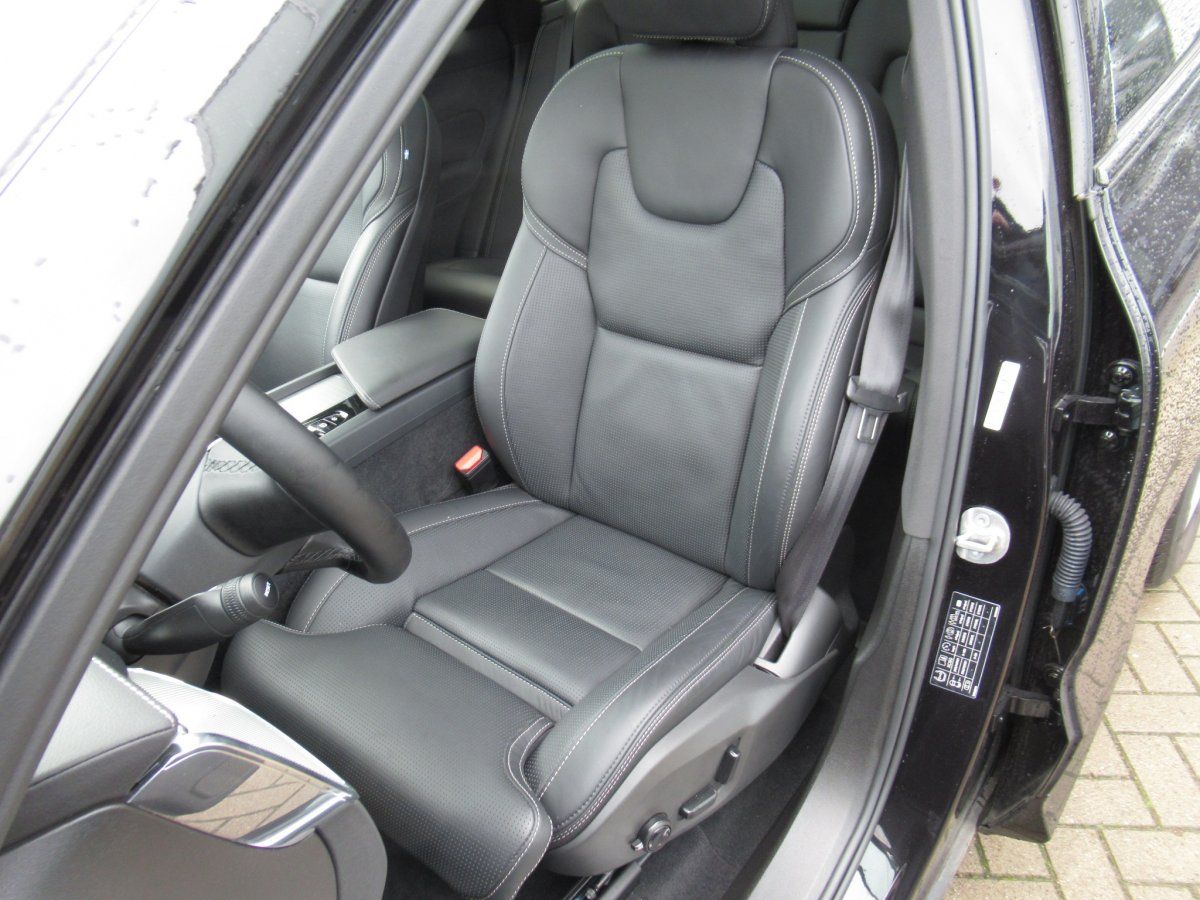 Volvo XC60 T6 AWD Plug-in Hybrid Black Edition Ultra