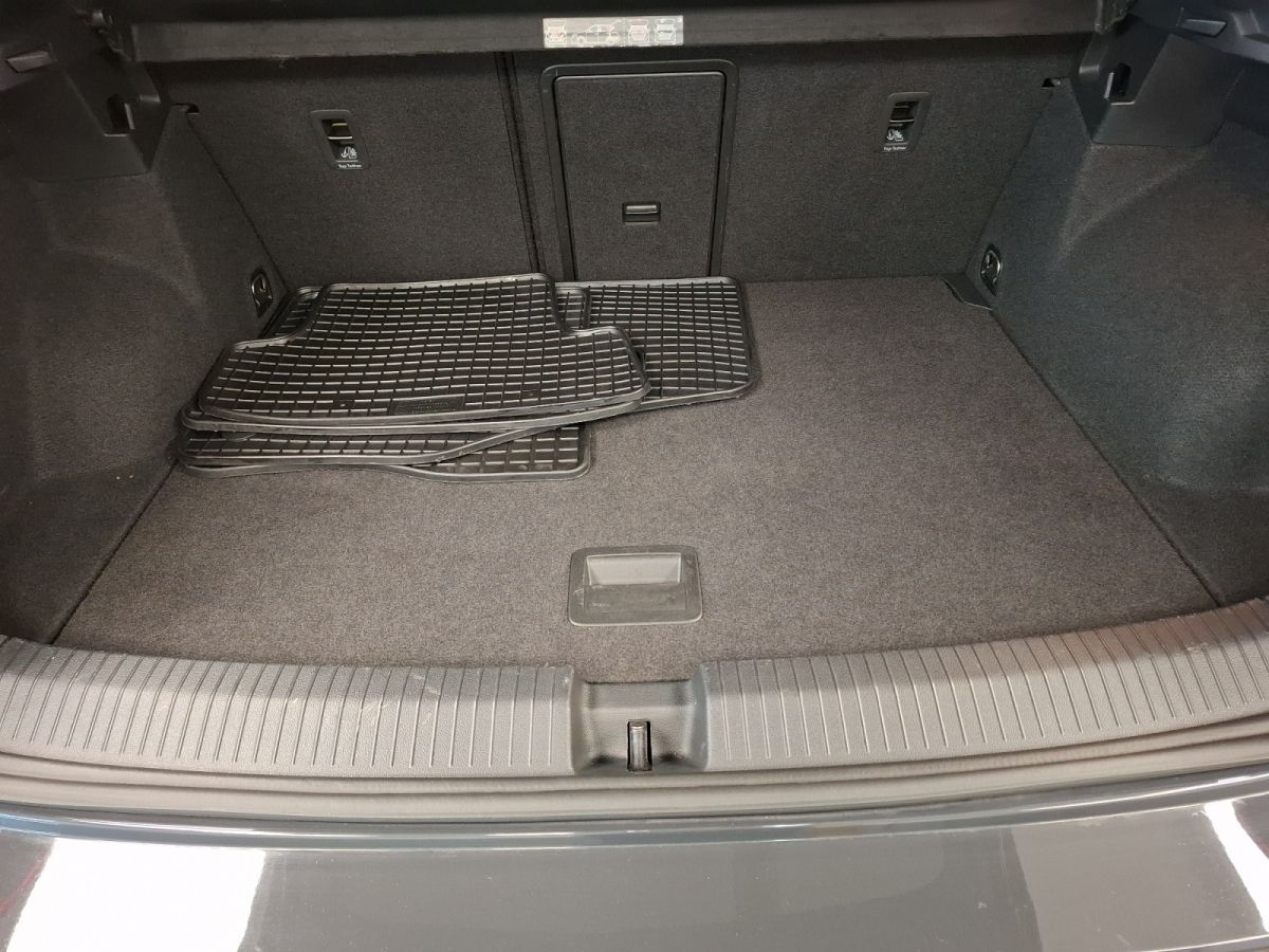 Volkswagen T-Roc 1.5 TSI Sport - Samsaru's Car Outlet
