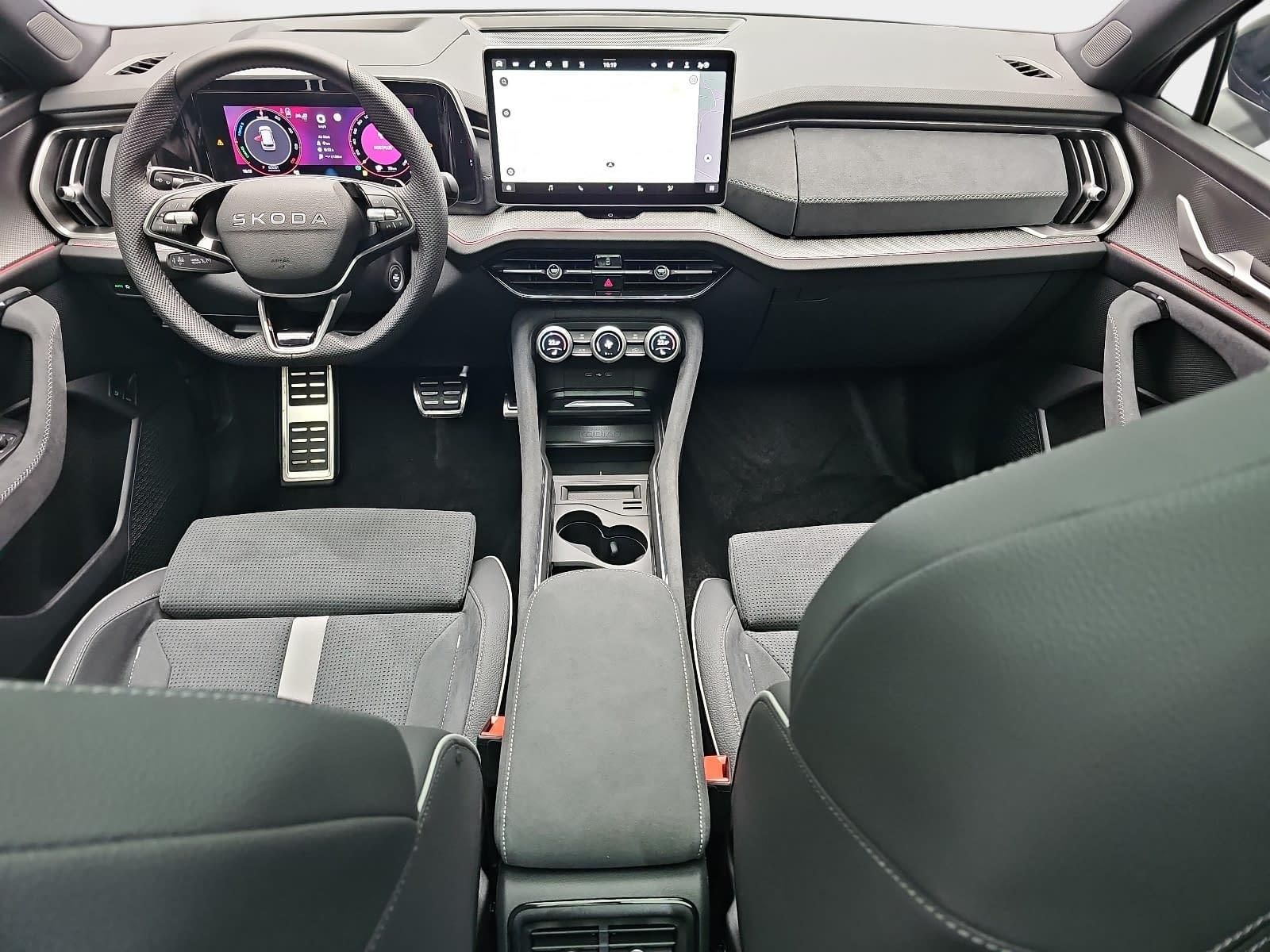 Skoda 1.5 TSI DSG IV PHEV SPORTLINE AHK PANO LM