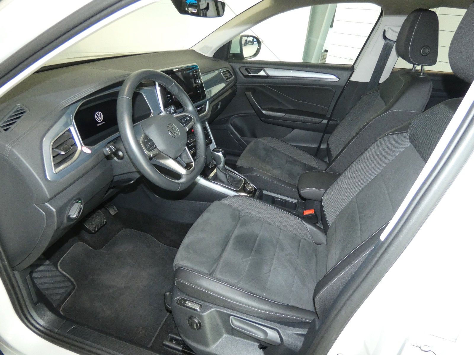 Volkswagen T-Roc 2.0 TDI Style 4Motion DSG - Samsaru's Car Outlet