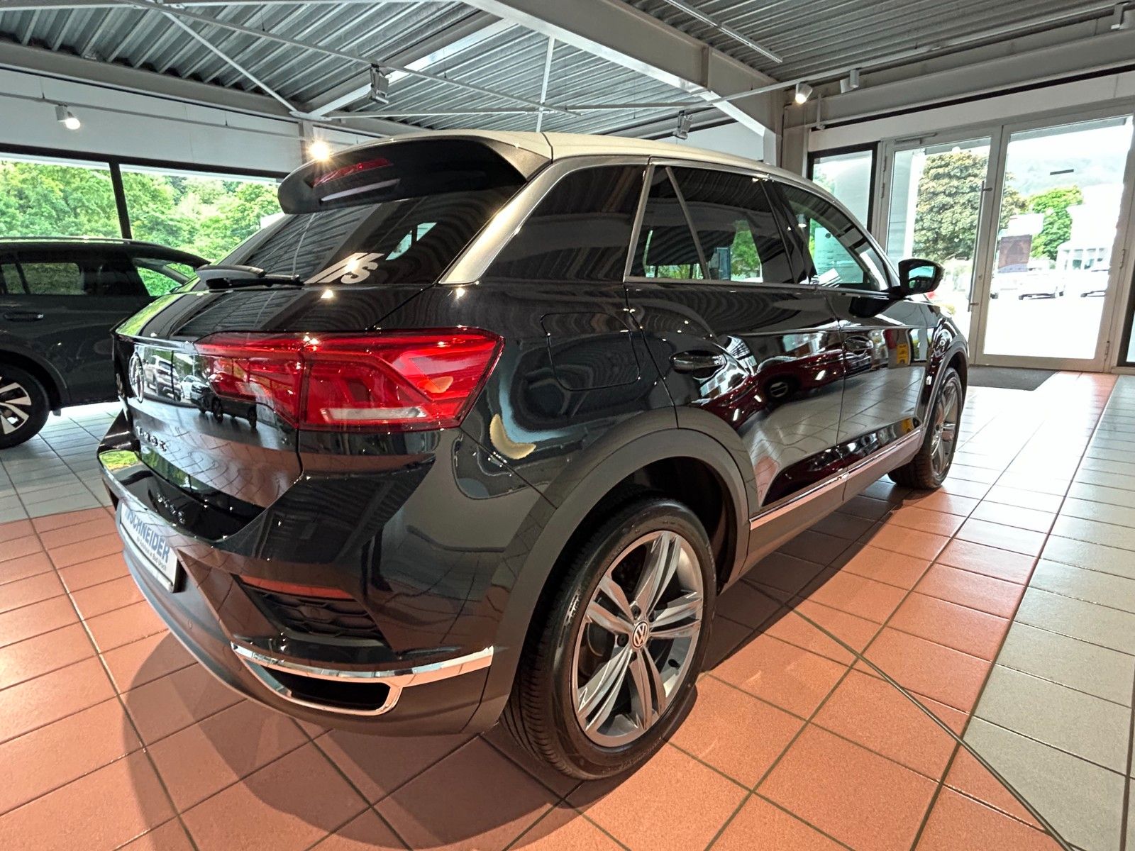 Volkswagen T-ROC 1.5 TSI United - Samsaru's Car Outlet
