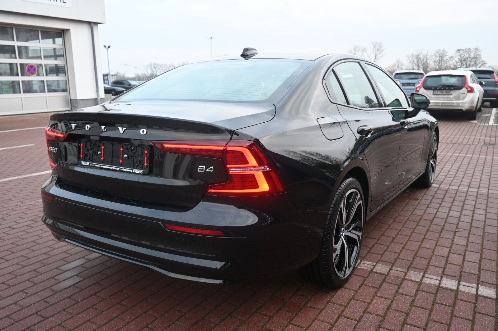 Volvo S60 B4 B DSG Plus Dark*STHZG*360°*PANO*ACC*AHK