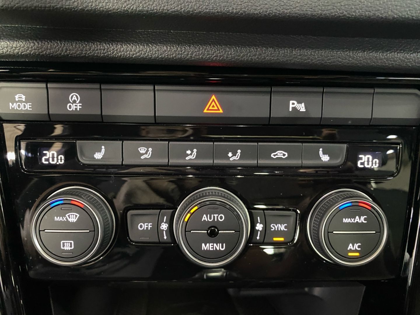 Volkswagen T-Roc 1.5 TSI DSG Style Black - Samsaru's Car Outlet