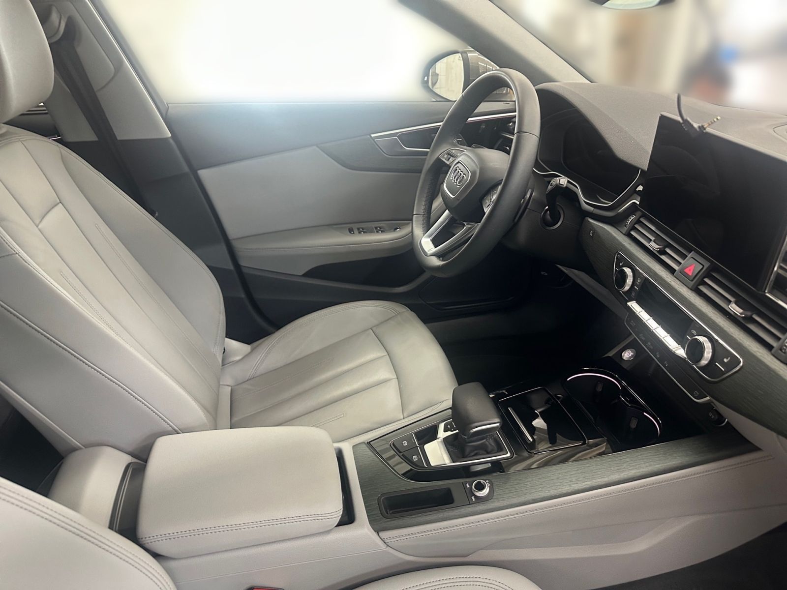 Audi A4 Avant 40 TFSI quattro S line - Samsaru's Car Outlet