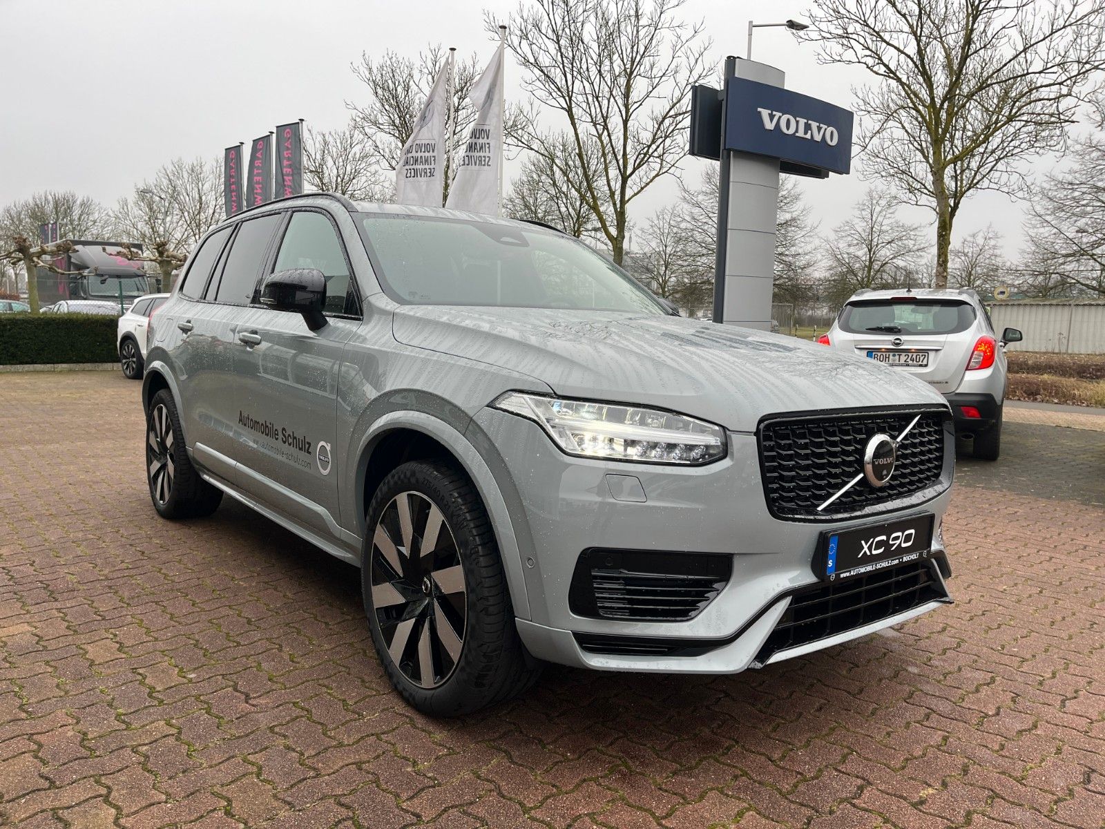 Volvo XC90 T8 Ultra Dark Plug-In AWD - Samsaru's Car Outlet