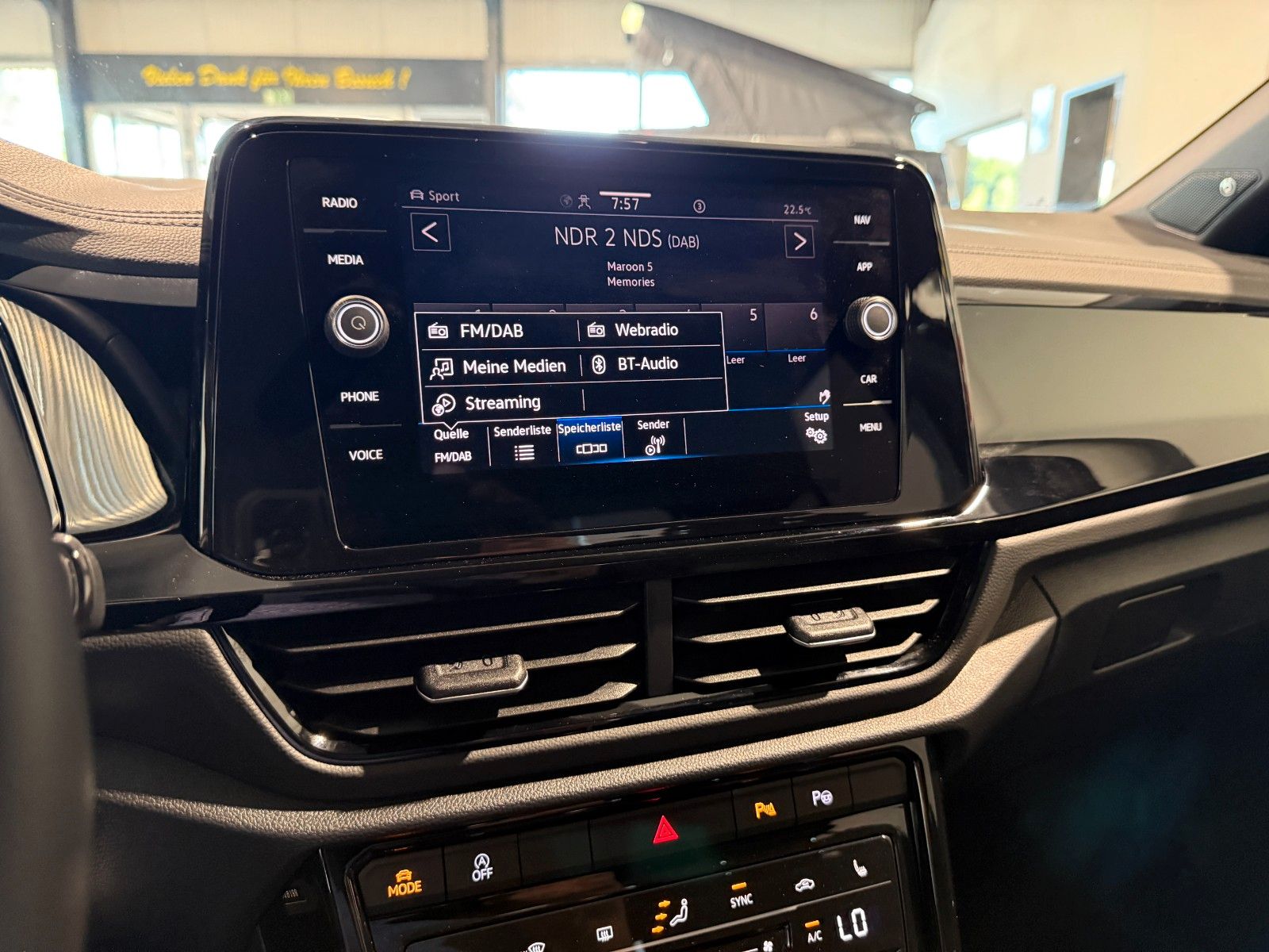 Volkswagen T-Roc R-Line - Samsaru's Car Outlet