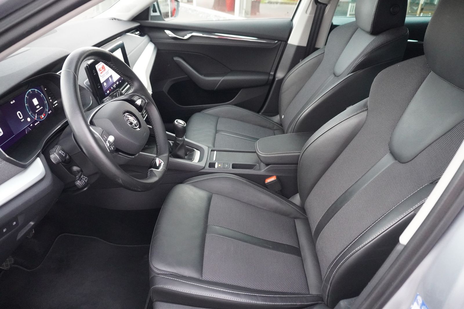 Skoda Octavia Combi 2.0 TDI Style - Samsaru's Car Outlet