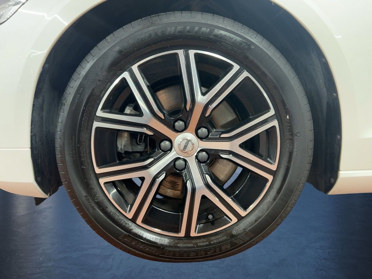 Volvo S60 PLUS DARK B4