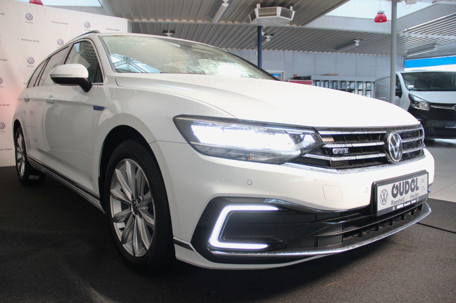 Volkswagen Passat Variant 1.4 GTE Hybrid - Samsaru's Car Outlet