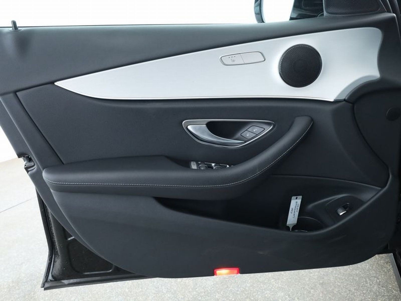 Mercedes-Benz E 200 AVANTGARDE - Samsaru's Car Outlet