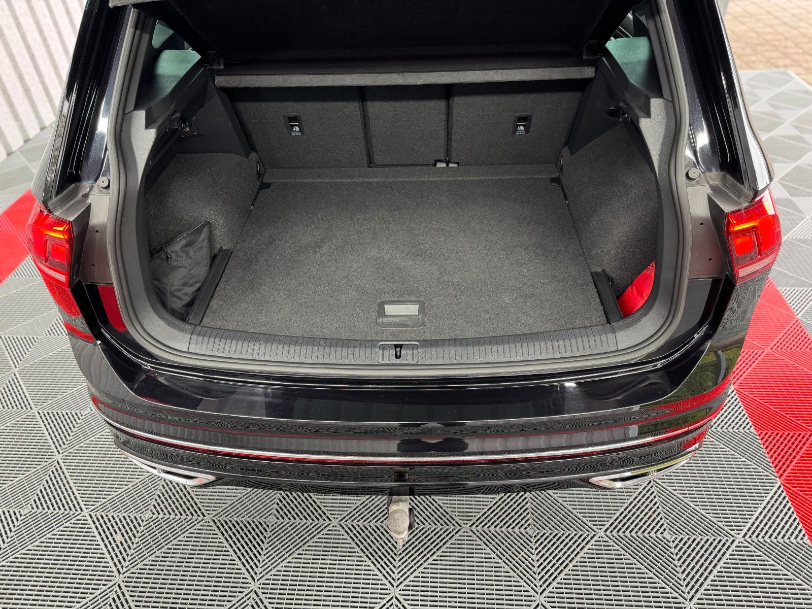 Volkswagen Tiguan R-Line DSG - Samsaru's Car Outlet