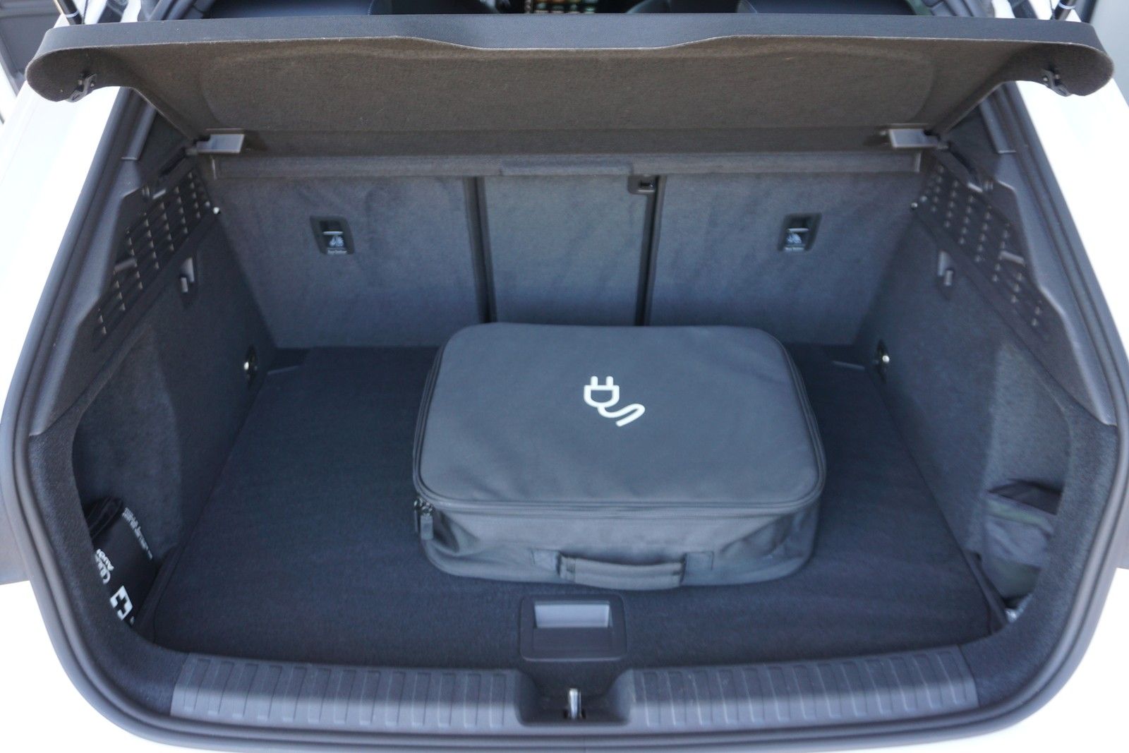 Audi A3 Sportback 45 TFSI e S line - Samsaru's Car Outlet