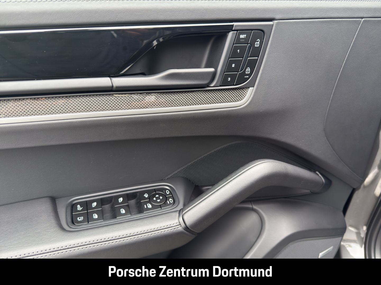 Porsche Cayenne E-Hybrid BOSE LED-Matrix Panoramadach
