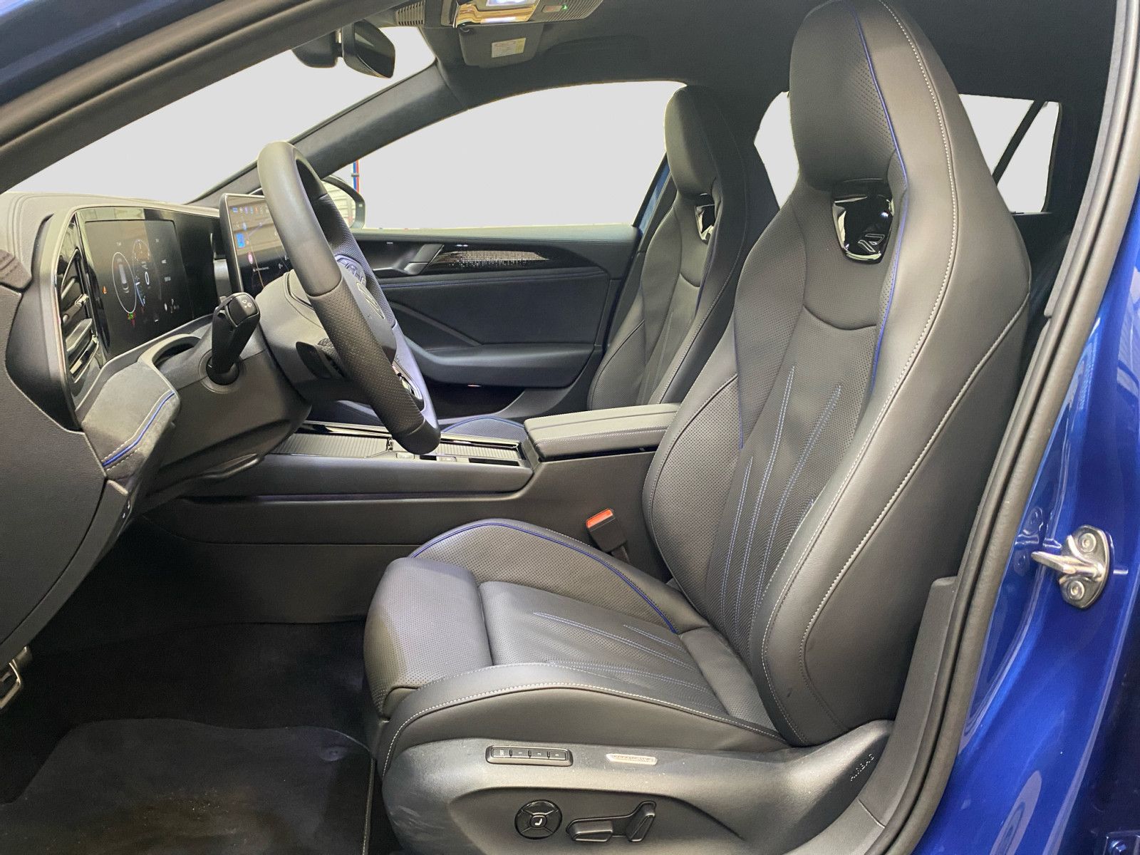 Volkswagen Passat Variant 2.0TDI 4Mo R-Line Signature Stand