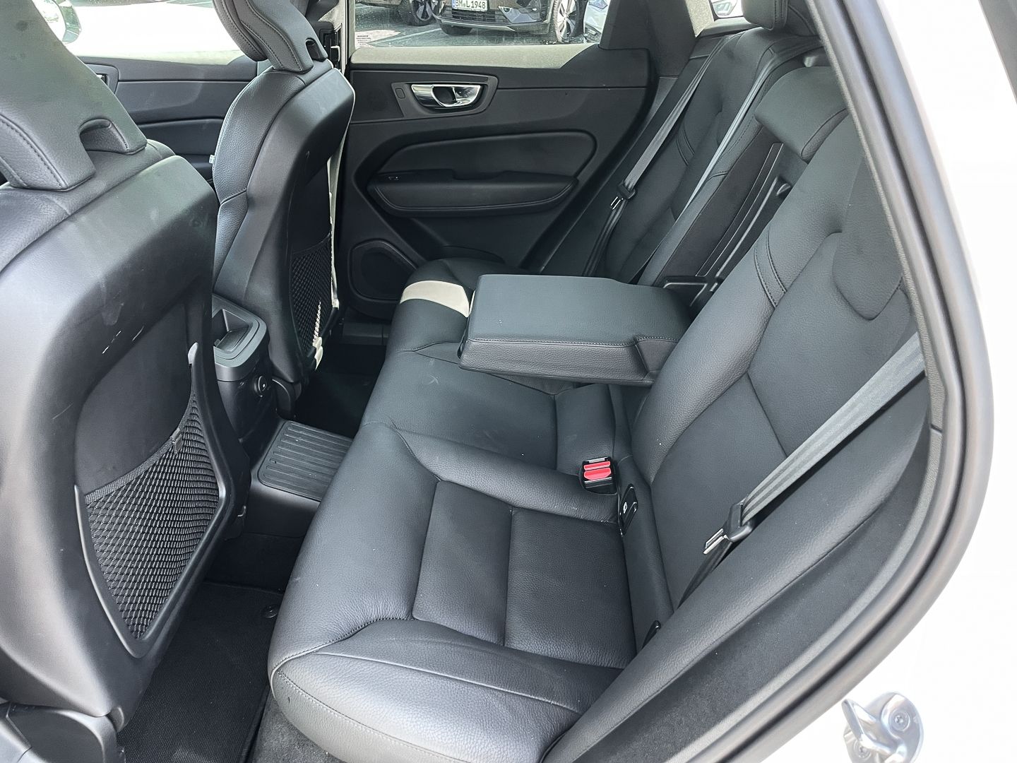 Volvo XC60 Plus Dark Recharge Plug-In Hybrid AWD T8 Tw