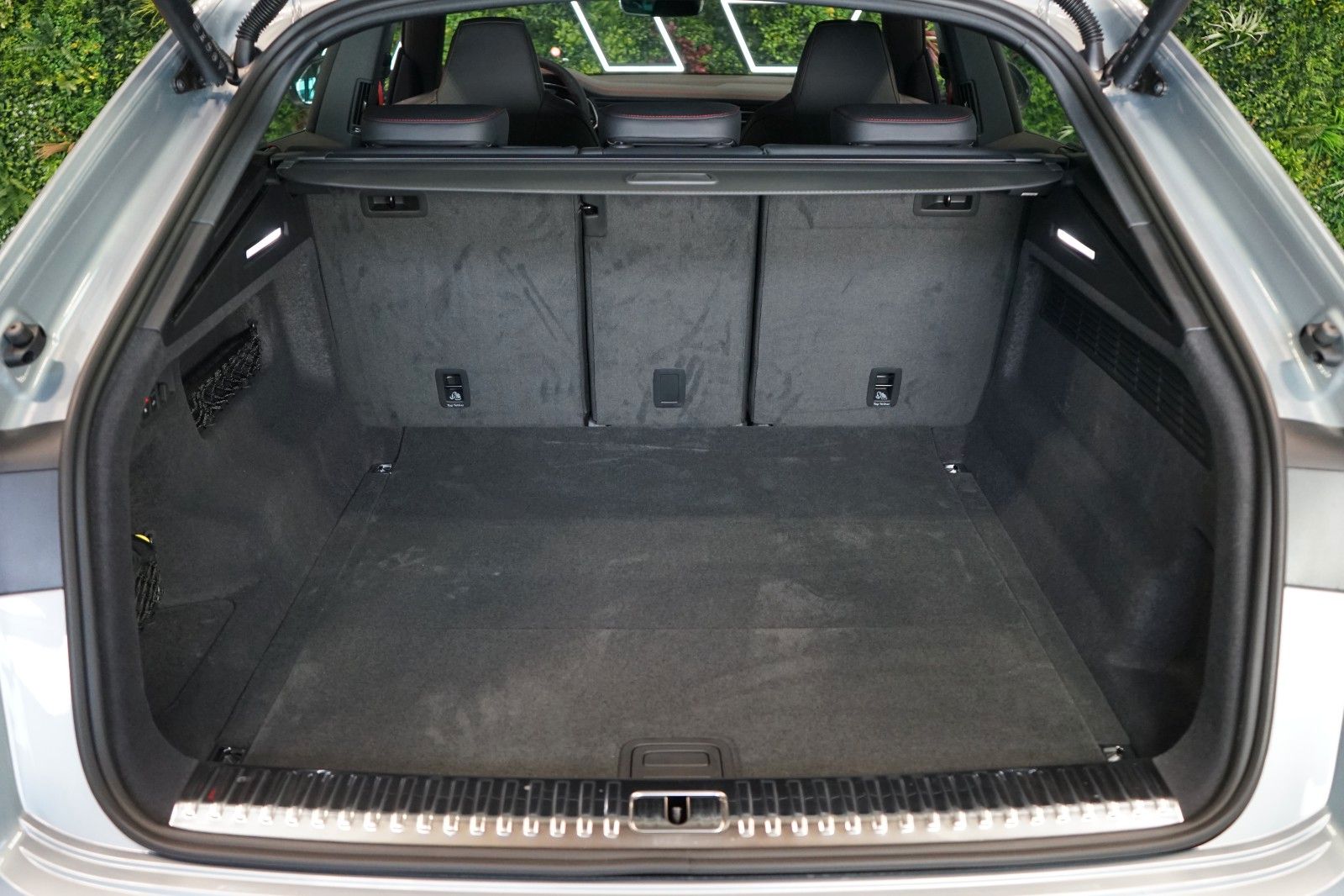 Audi Q8 50 TDI S-LINE - Samsaru's Car Outlet