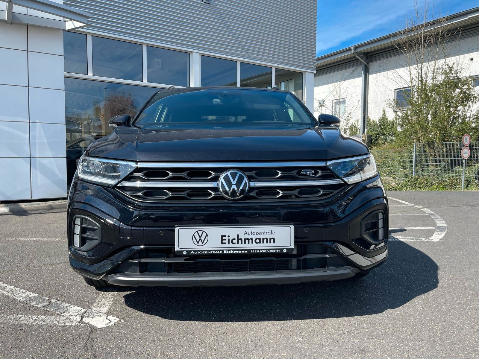 Volkswagen T-Roc R-Line 2.0 TSI Allrad - Samsaru's Car Outlet