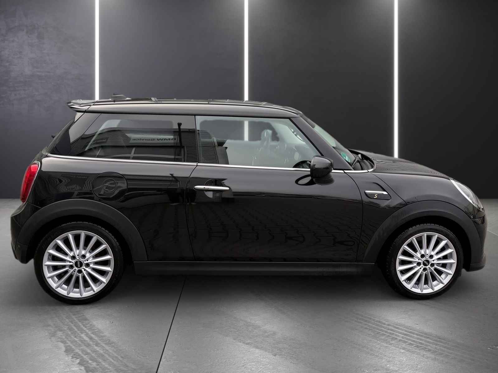 MINI Cooper SE Classic - Samsaru's Car Outlet