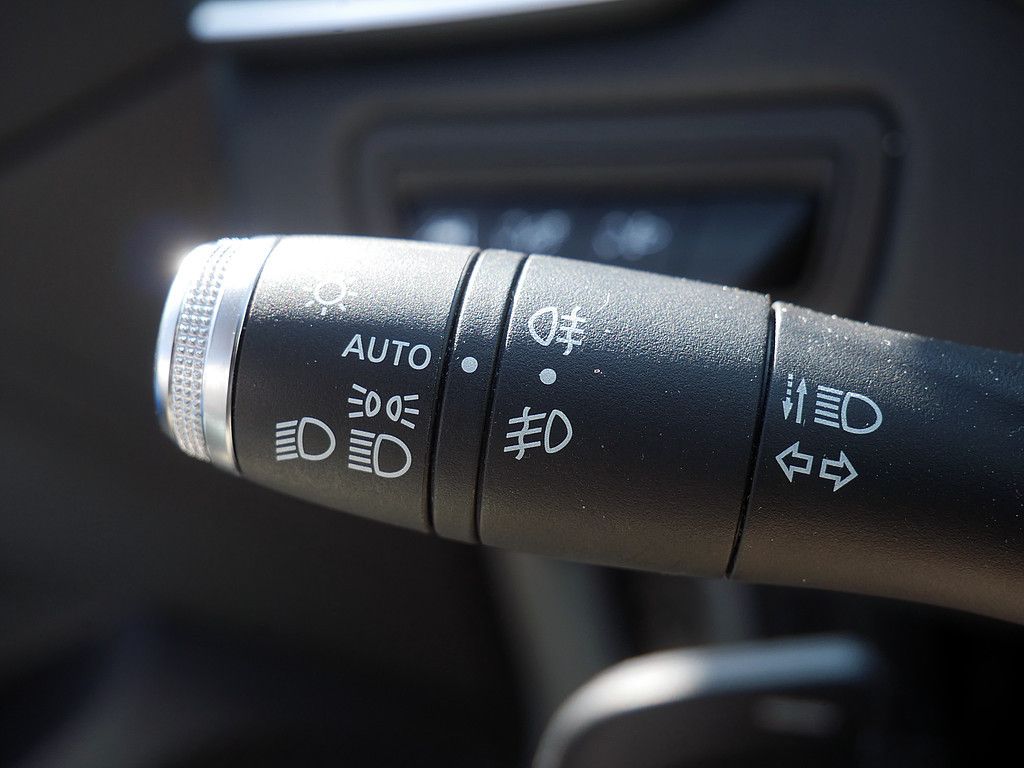 Renault Clio Intens TCe 130 EDC - Samsaru's Car Outlet