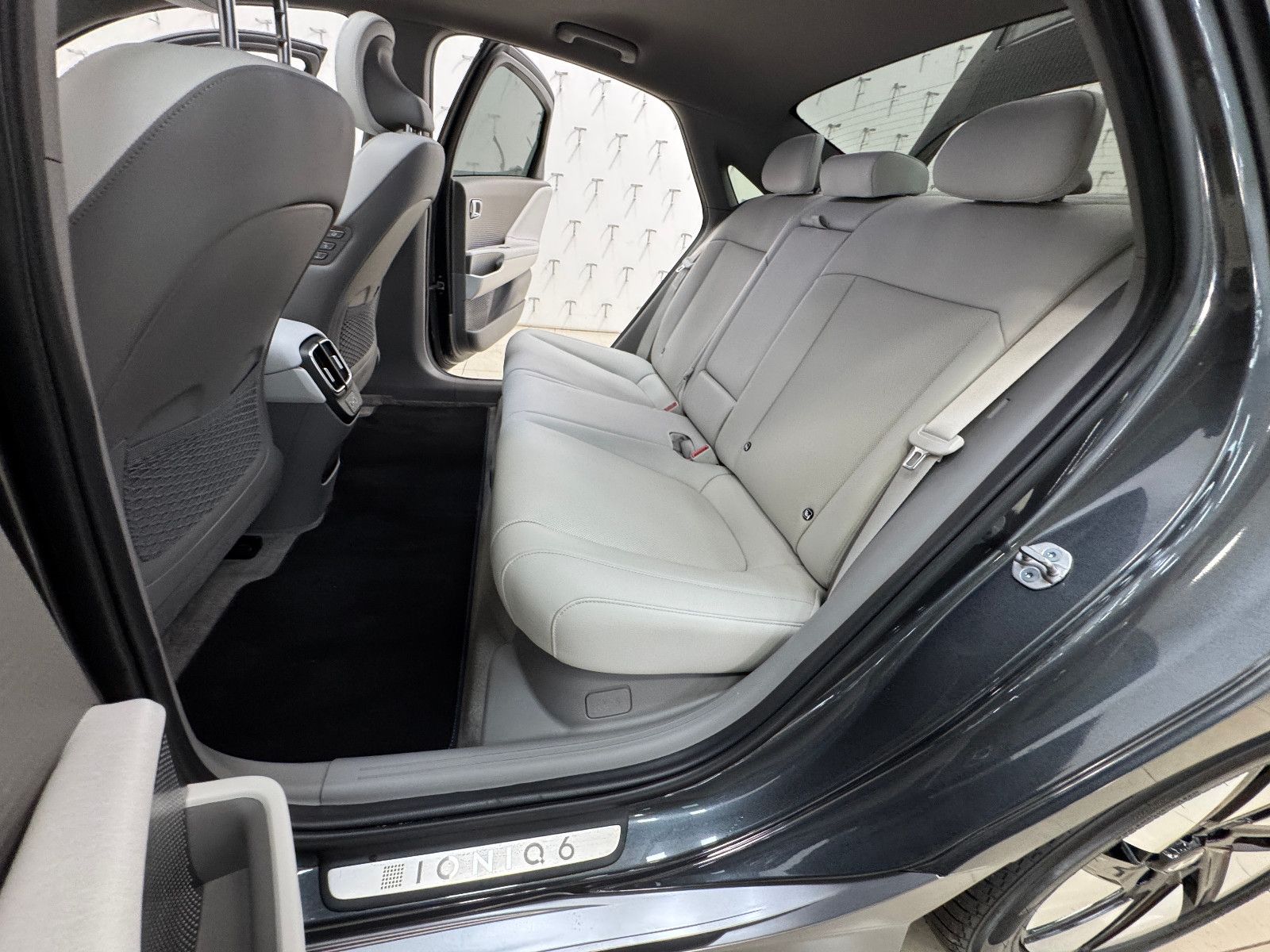 Hyundai IONIQ 6 77,4kWh 325ps 4WD Uniq PANO & DIGI NON