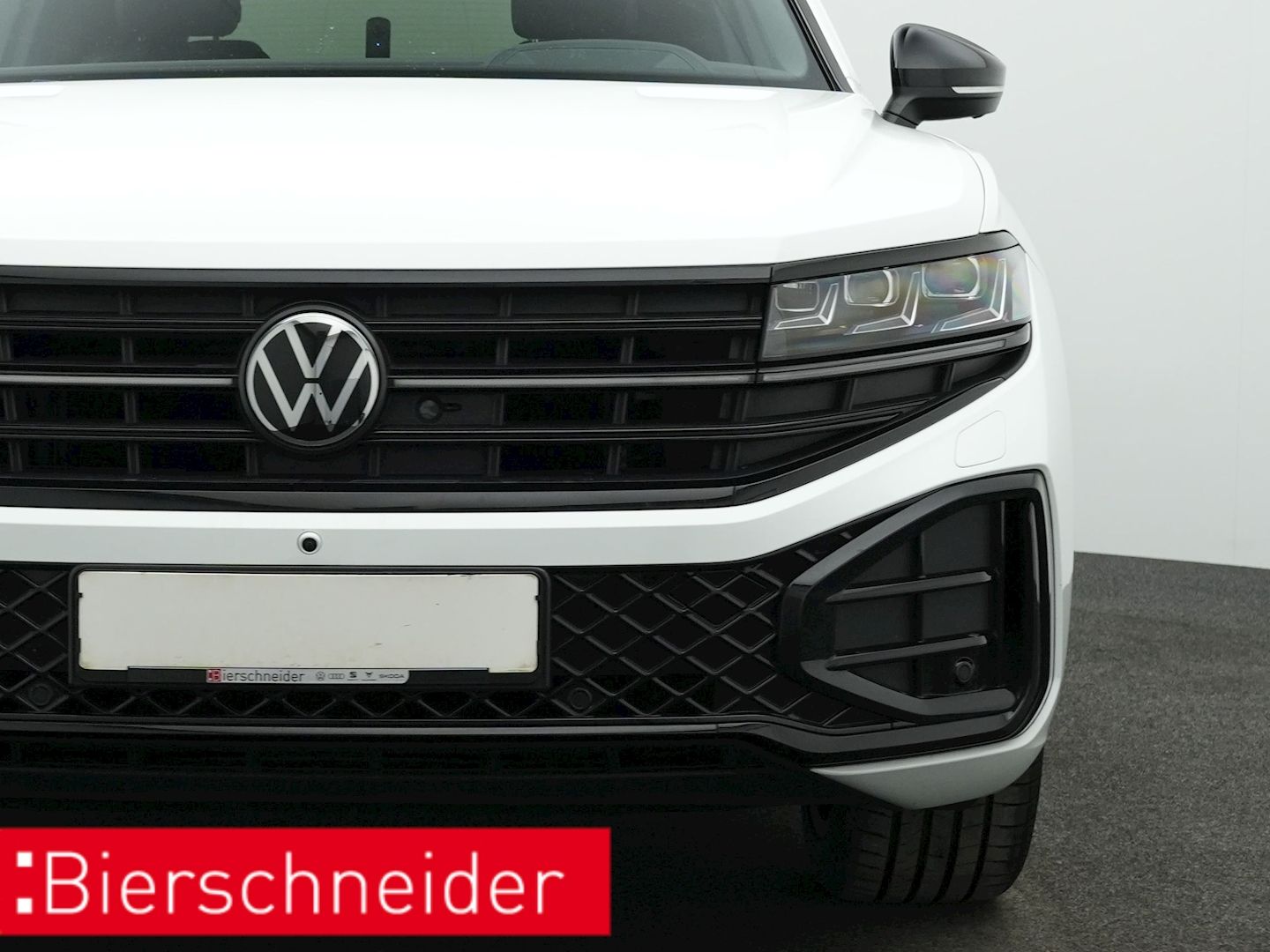 Volkswagen Touareg 3.0 TDI R-Line - Samsaru's Car Outlet