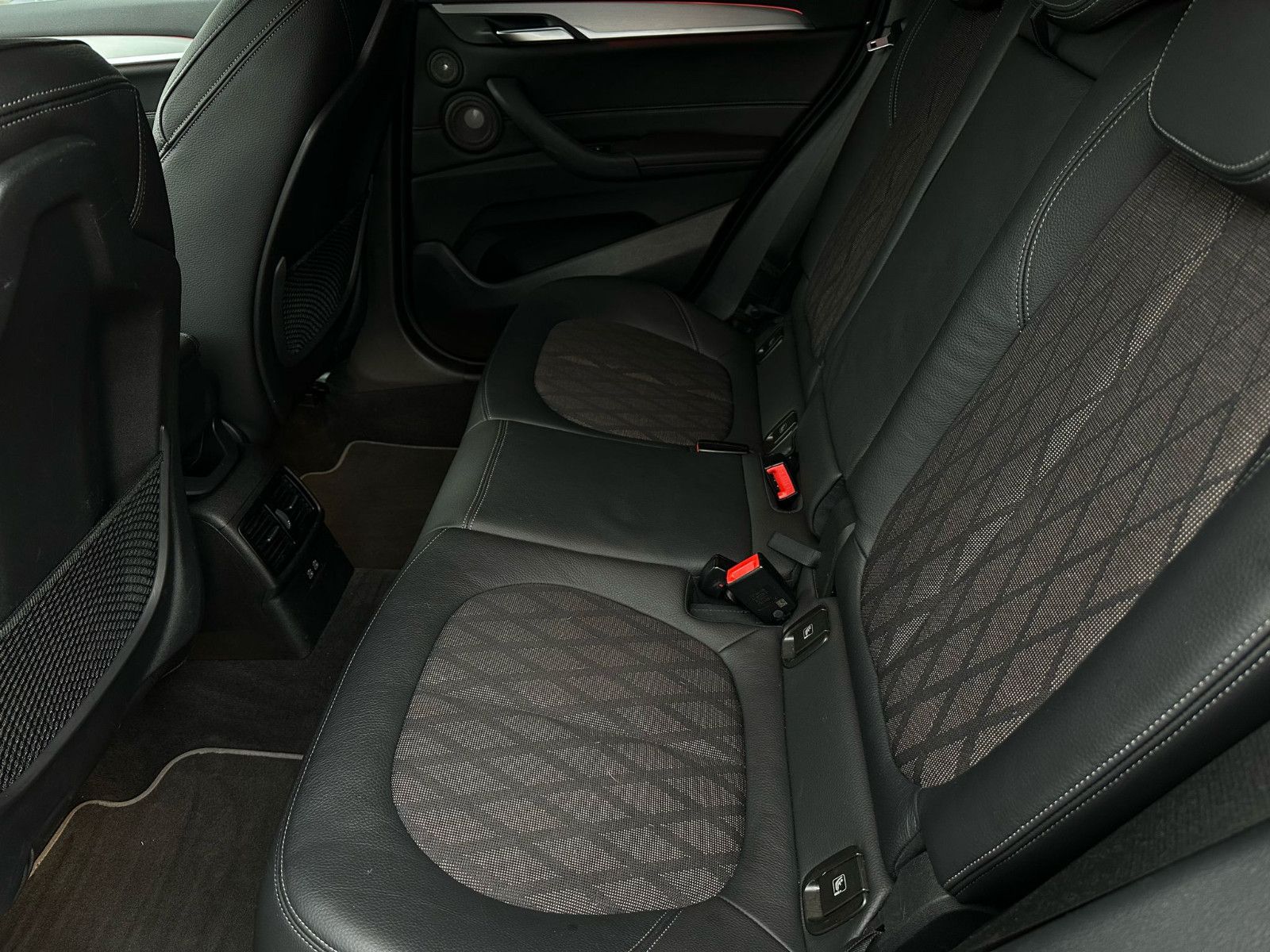 BMW X1 xDrive 25 i xLine - Samsaru's Car Outlet