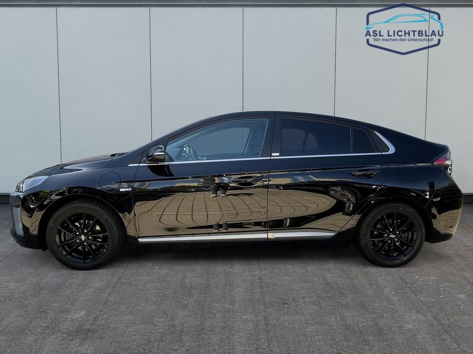 Hyundai IONIQ Facelift Plug-In Hybrid Premium - Samsaru's Car Outlet