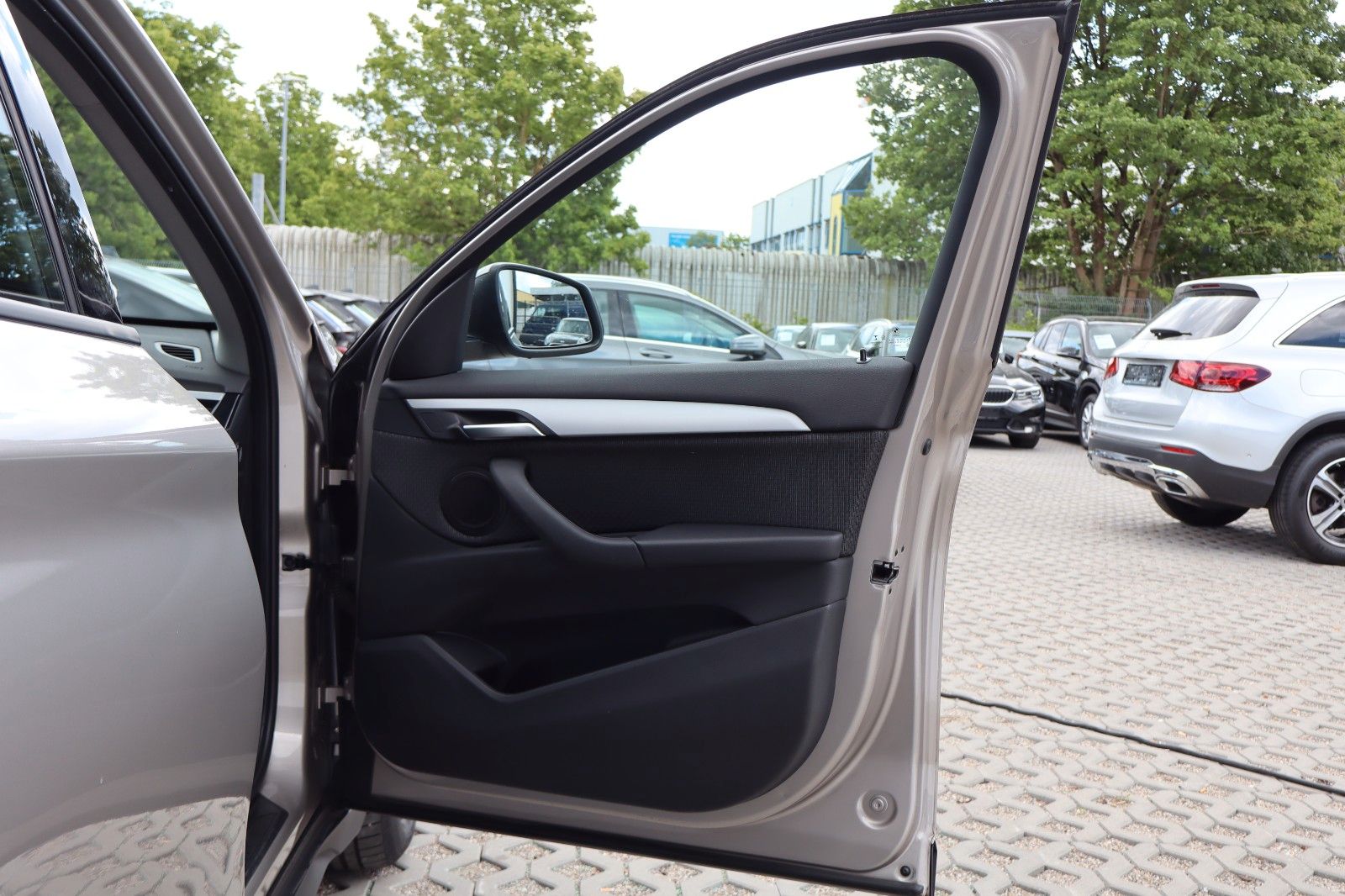 BMW X1 xDrive 25 e Advantage - Samsaru's Car Outlet