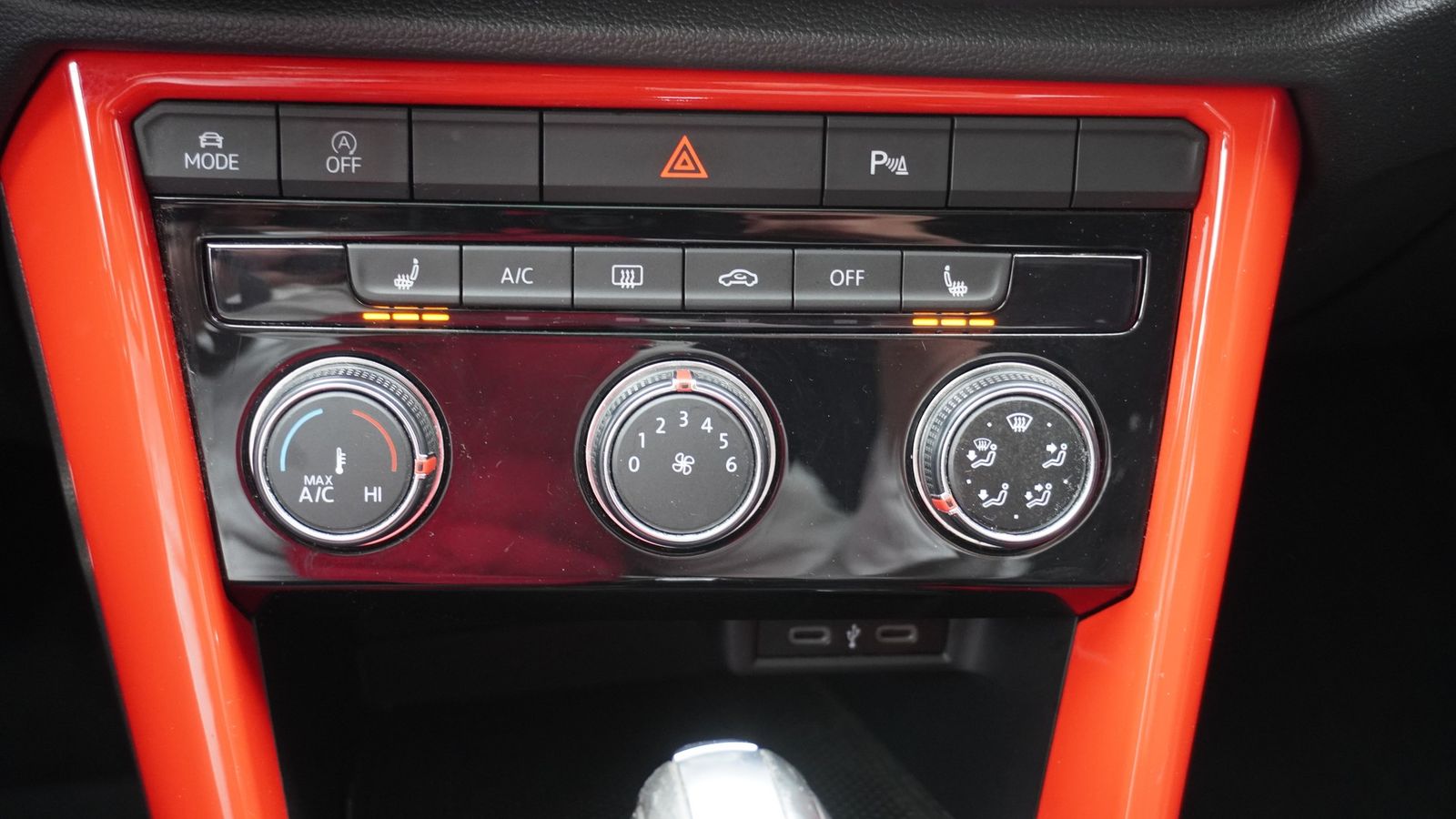 Volkswagen T-Roc 2.0 TDI R-Line - Samsaru's Car Outlet