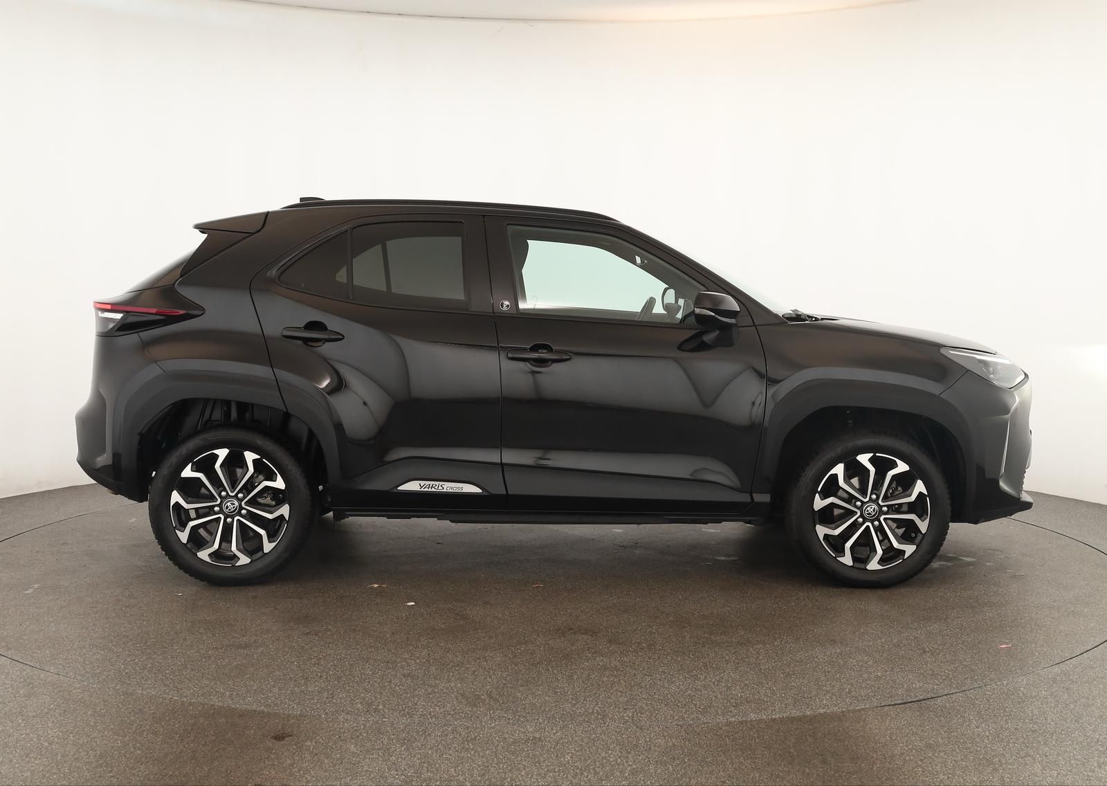 Toyota Yaris Cross CVT Team D LED Navi SHZ iACC Kam 17"