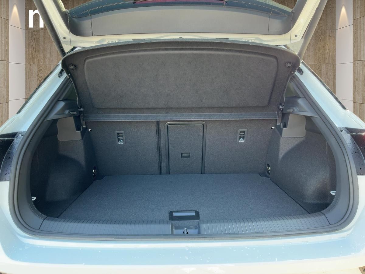 Volkswagen T-Roc 1.5 TSI R-Line - Samsaru's Car Outlet