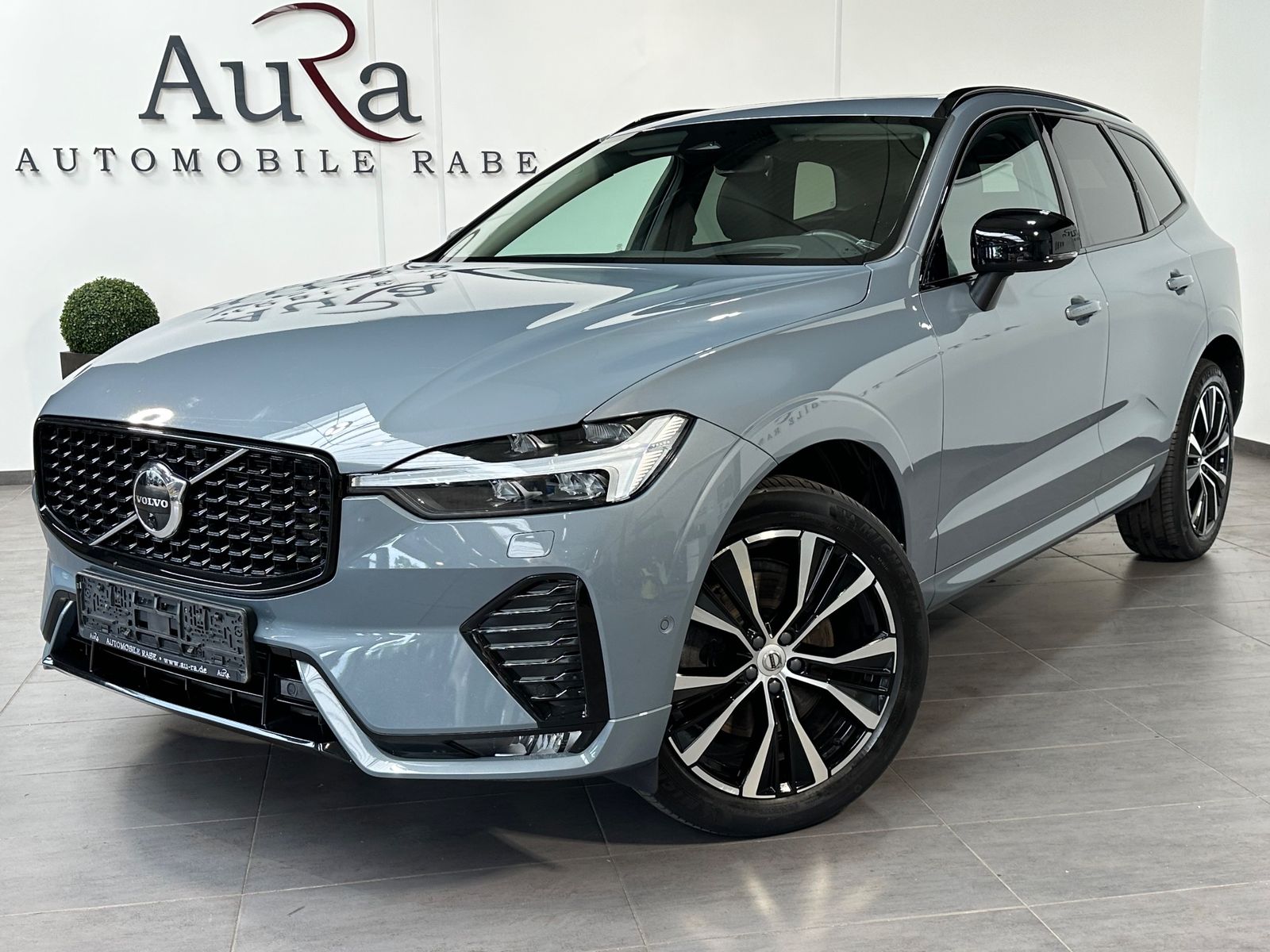 Volvo XC60 B5 AWD Ultimate Dark NAV+LED+PANO+AHK+STHZ