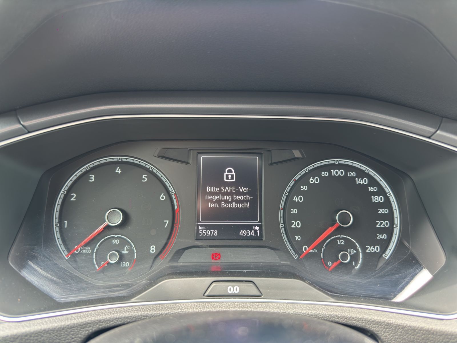 Volkswagen T-Roc 1.5 TSI DSG R-Line - Samsaru's Car Outlet