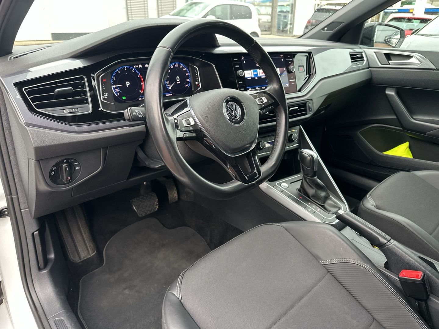 Volkswagen Polo Highline 1.0 TSI DSG R-Line Black - Samsaru's Car Outlet