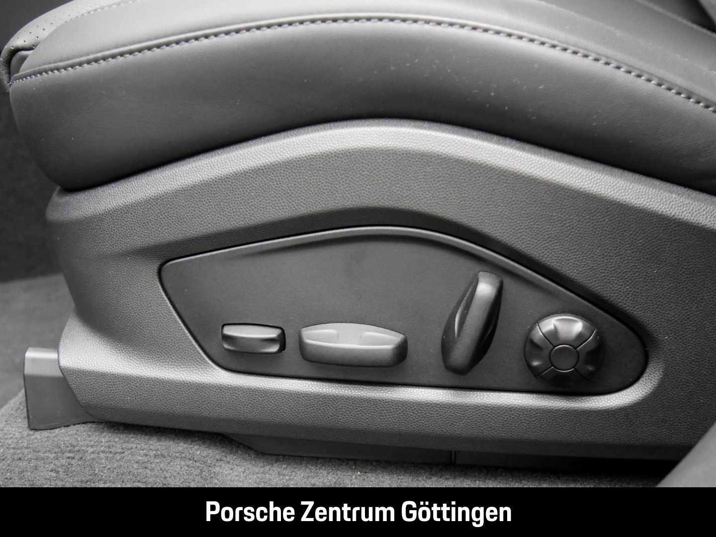 Porsche Macan 4 BOSE Surround-View Abstandstempomat LED