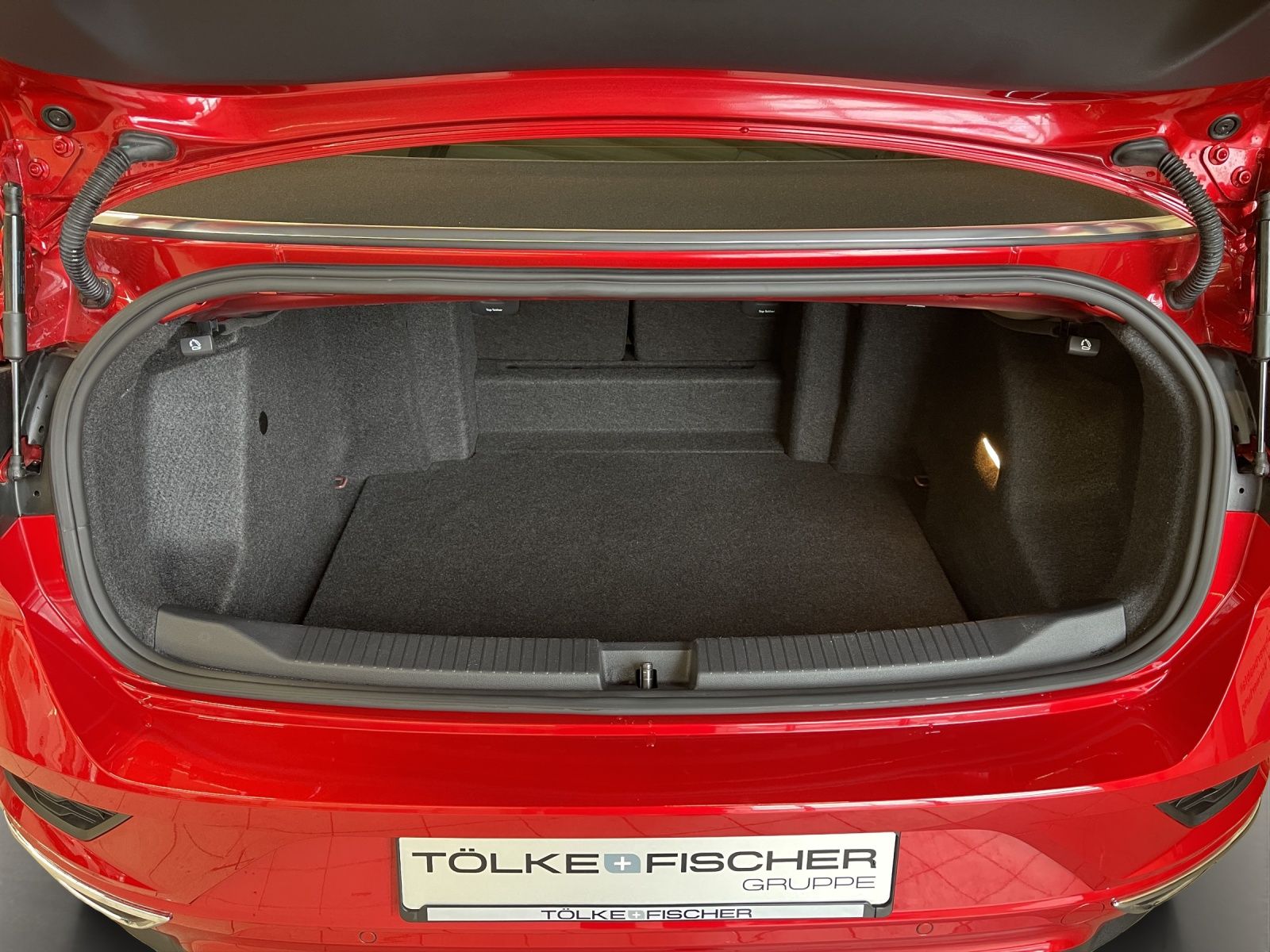 Volkswagen T-Roc R-Line - Samsaru's Car Outlet