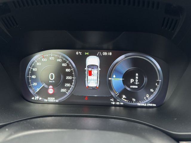 Volvo XC60 2.0 PHEV R-Design Expression Recharge Plug-