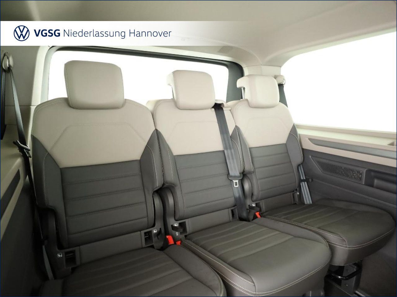 Volkswagen Multivan Edition Lang DCC AHK Pano AGR-SItze