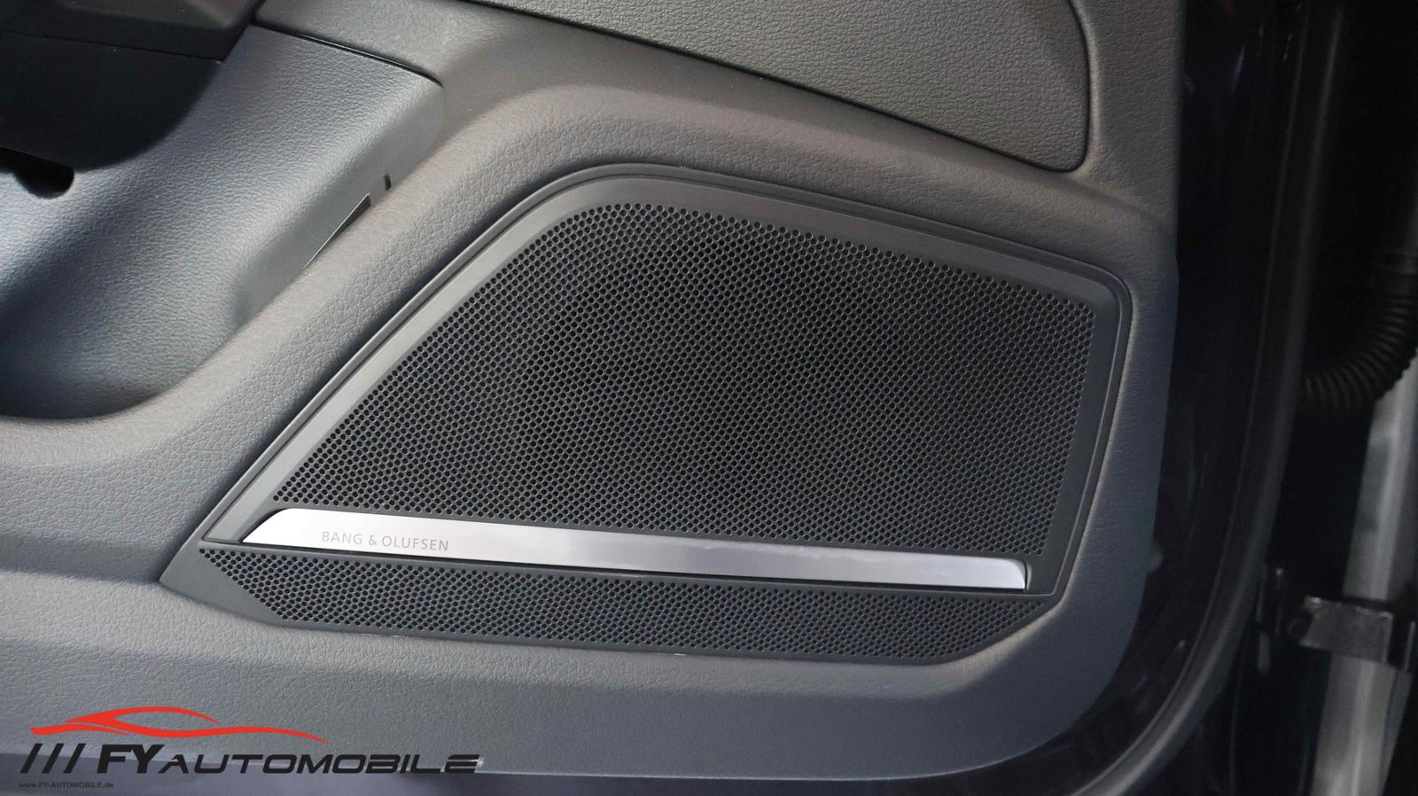 Audi RS6 4.0 TFSI quattro Keramic* Pano* AHK* Carbon