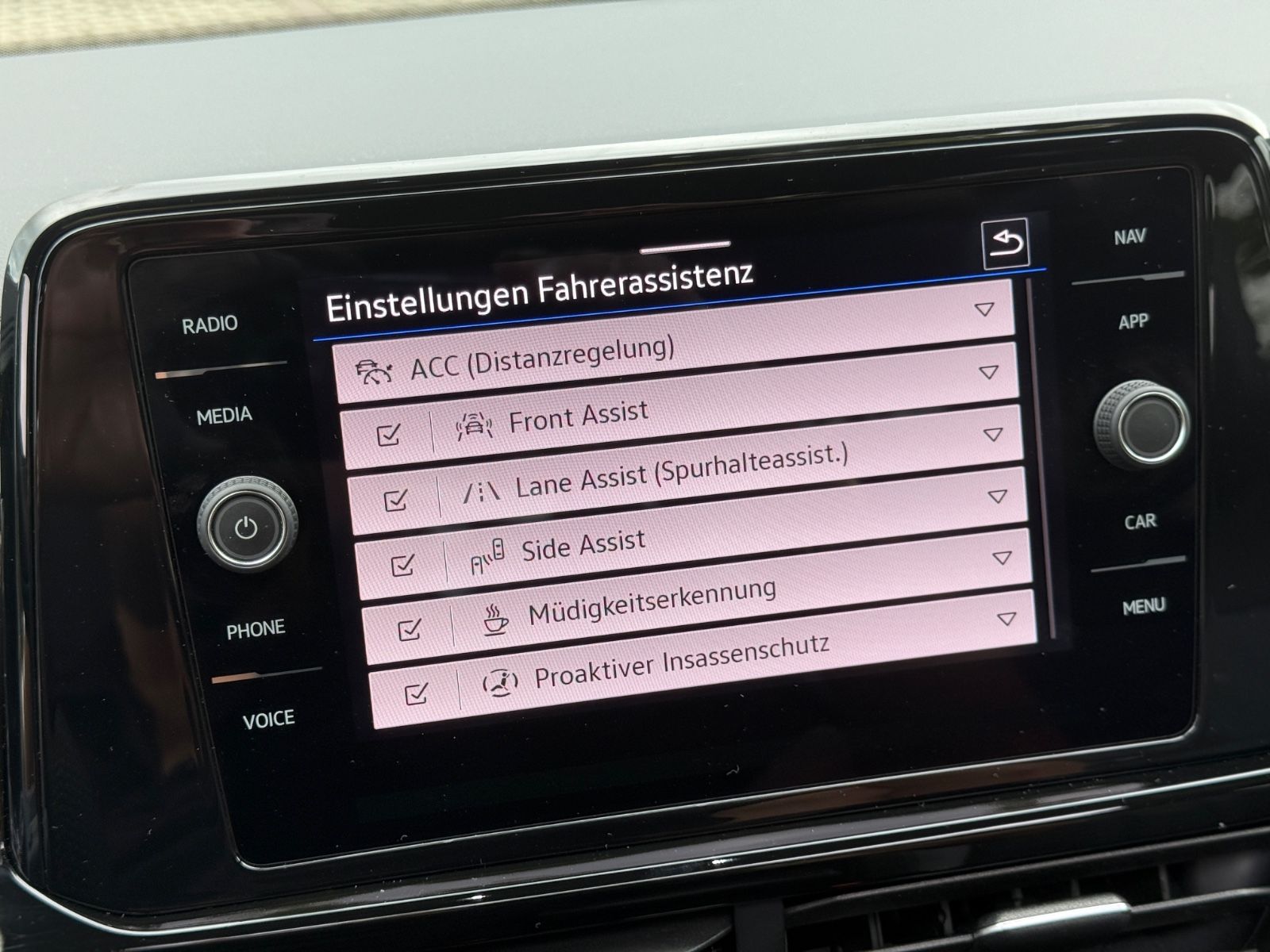 Volkswagen T-Roc TDI R-Line - Samsaru's Car Outlet