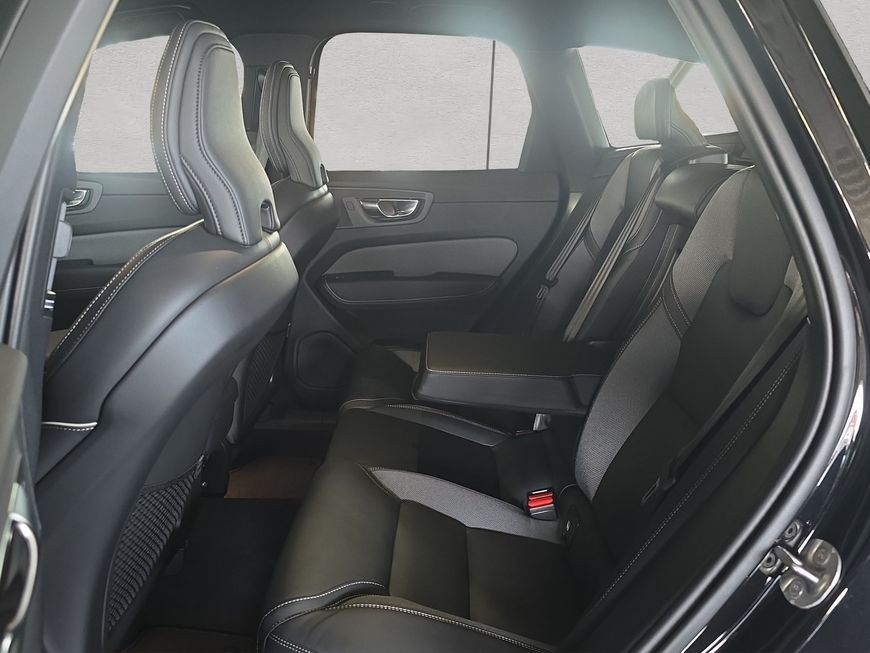 Volvo XC60 B5 B AWD Plus Dark