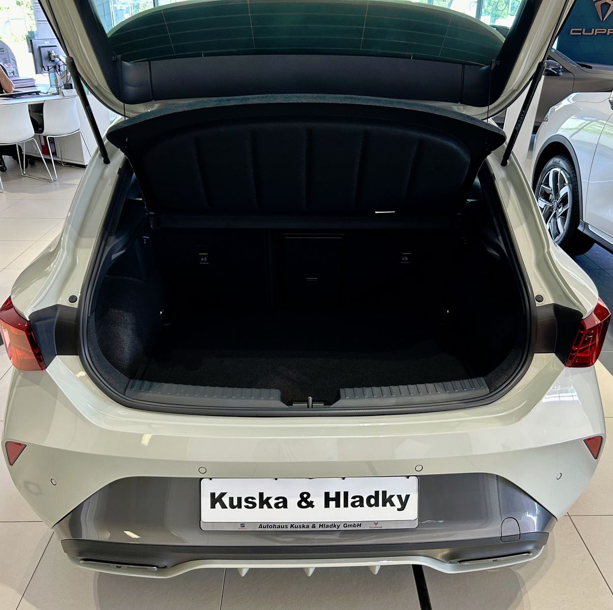 Cupra Leon 1.5 eTSI - Samsaru's Car Outlet