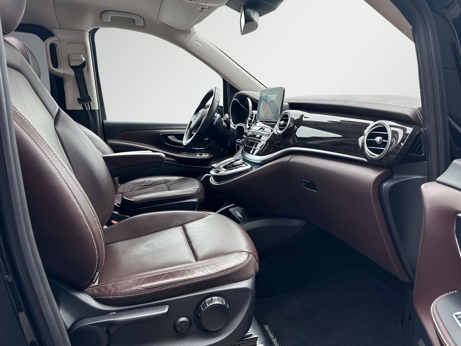 Mercedes-Benz V 250 AMG-Line - Samsaru's Car Outlet