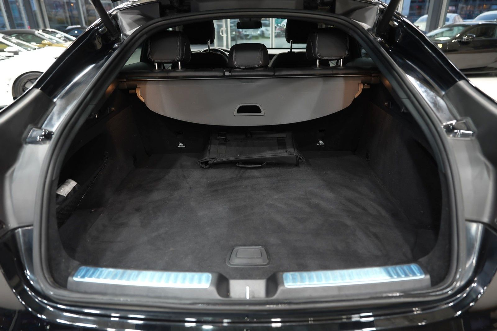 Mercedes-Benz GLC 300 e Coupe 4M *AMG-LINE*LEDER*NAVI*LED*1.HD