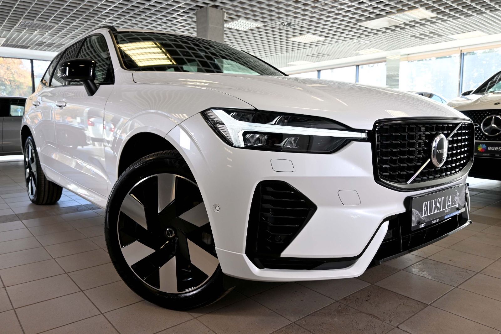 Volvo XC 60 T8 B&W HUD MASSAGE Ultra Dark FULL FULL