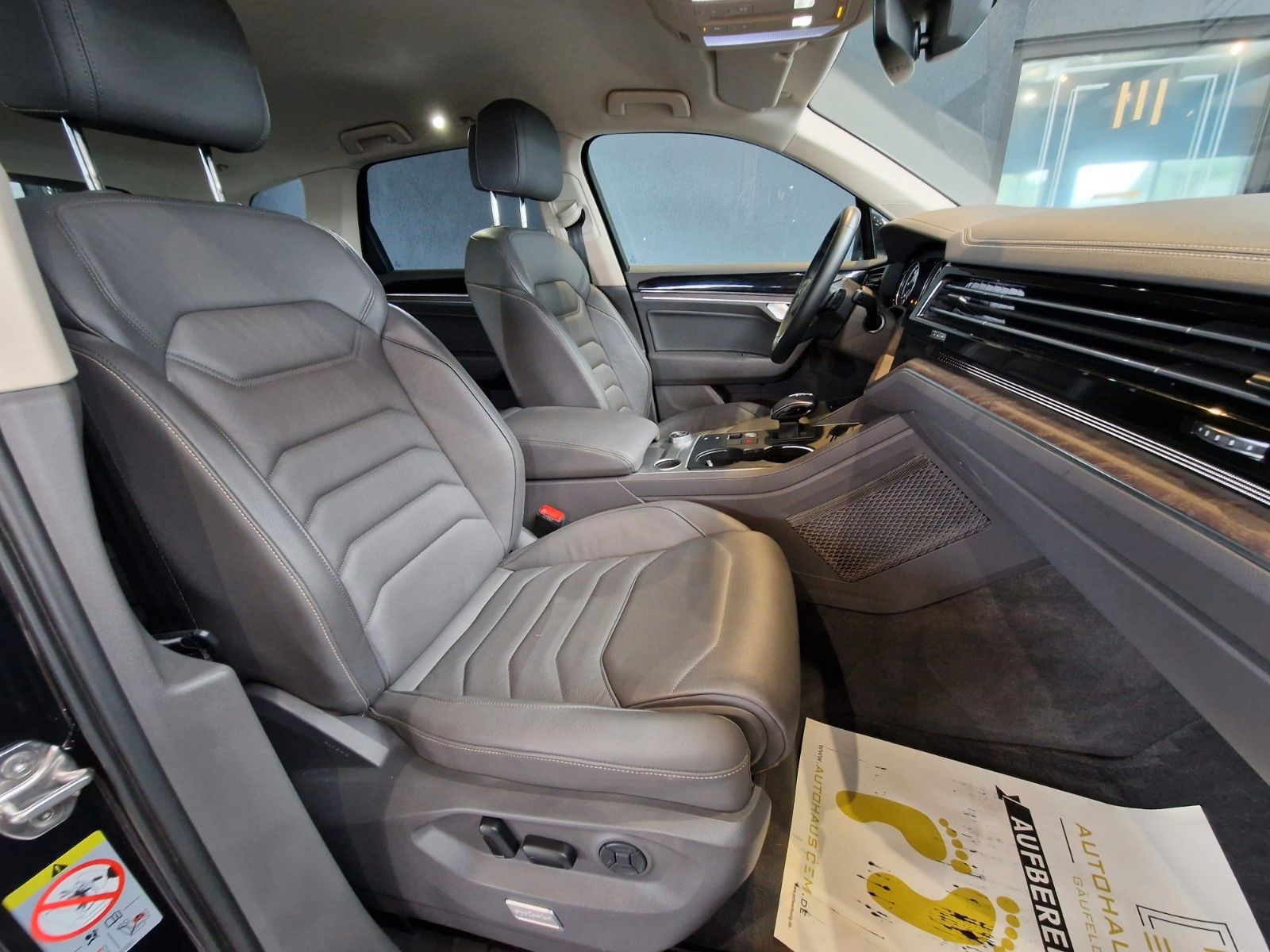 Volkswagen Touareg 3.0TDI Atmosphere 4Motion - Samsaru's Car Outlet