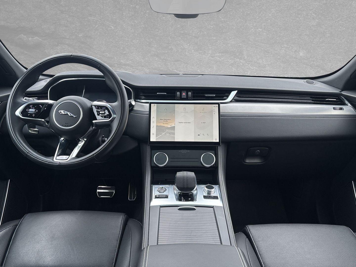Jaguar F-Pace D300 R-Dynamic SE AHK HUD Winter-Fahrassi